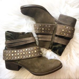 NWOT Suede booties
